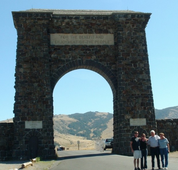 yellowstone entrance arch